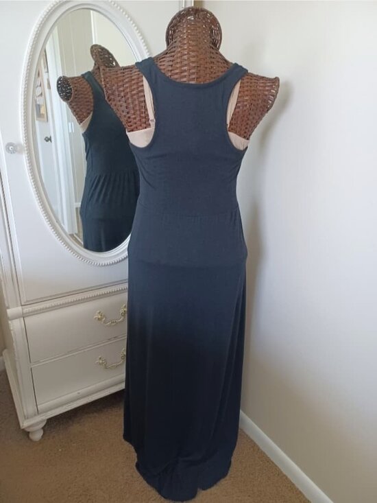 Dresses & Skirts - Black Sleevless